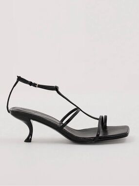 Dissh
Alias Mae Arabella Black Heel sz38/US 7